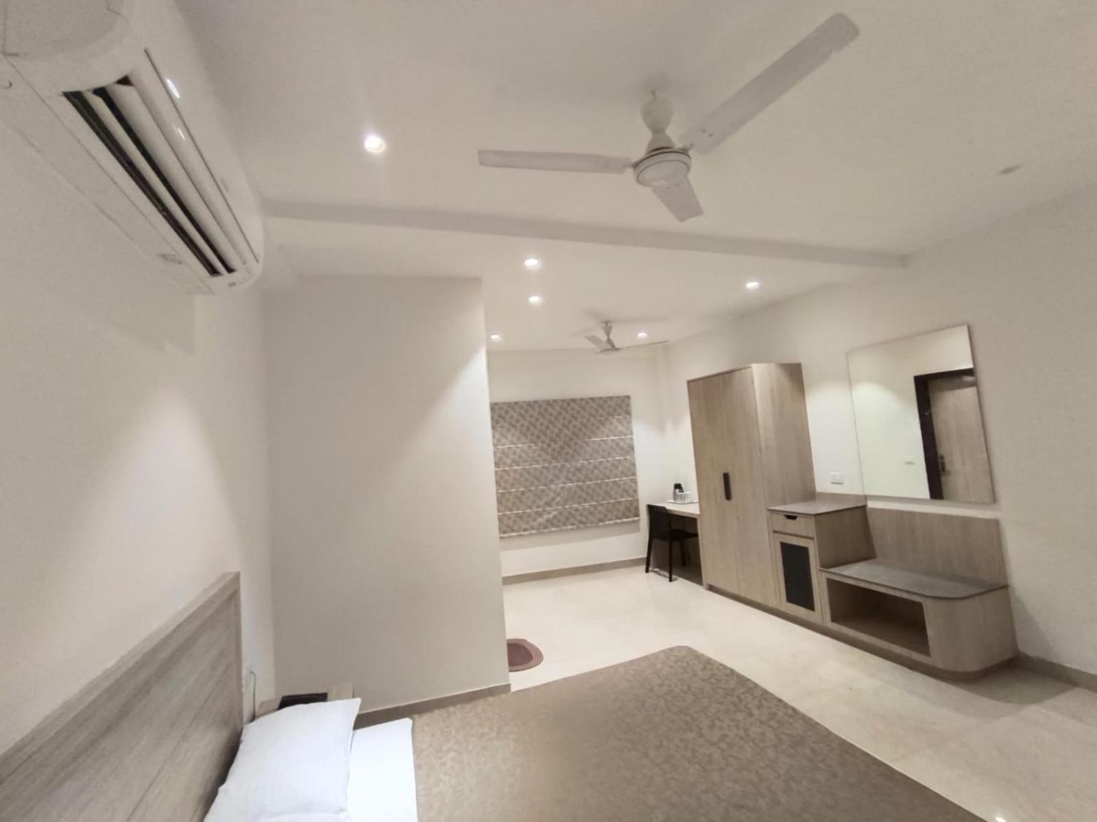 Hotel Bagla Atithi Banaras バラナシ エクステリア 写真