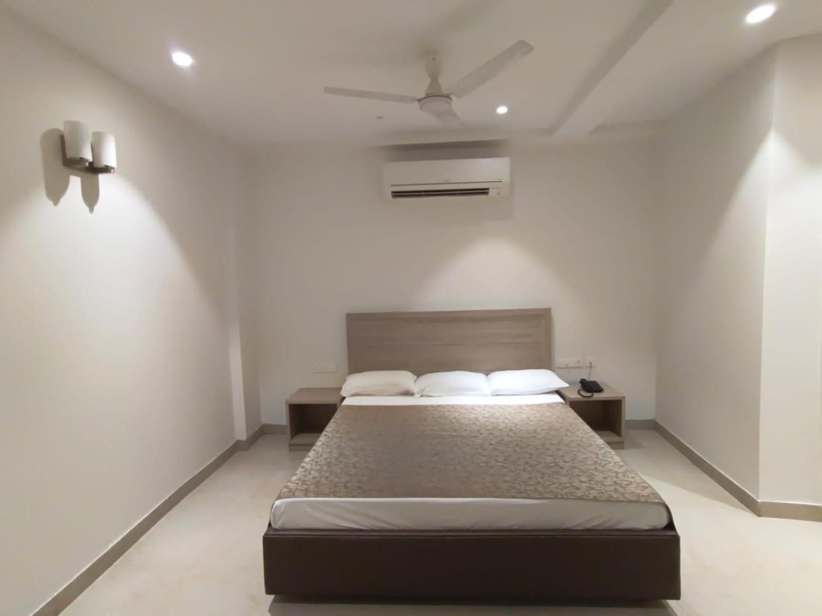Hotel Bagla Atithi Banaras バラナシ エクステリア 写真