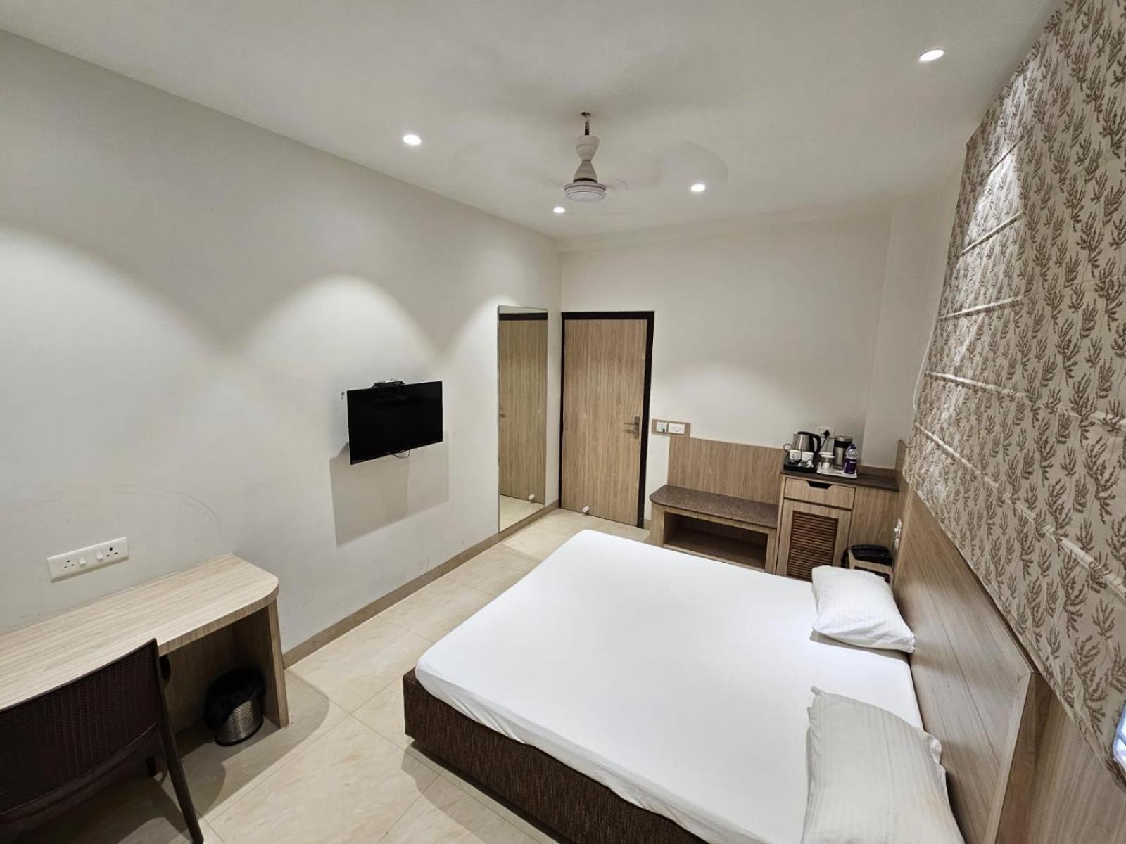 Hotel Bagla Atithi Banaras バラナシ エクステリア 写真