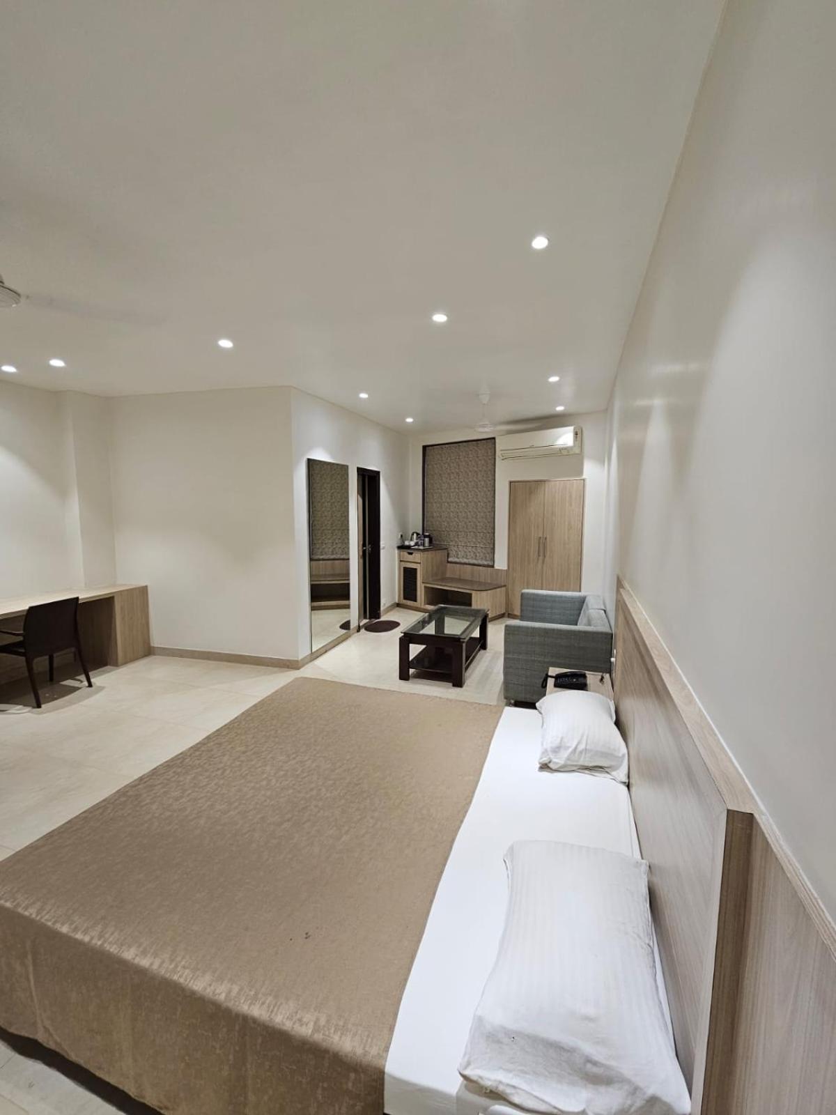Hotel Bagla Atithi Banaras バラナシ エクステリア 写真