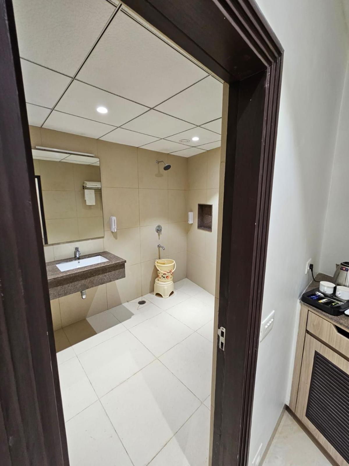 Hotel Bagla Atithi Banaras バラナシ エクステリア 写真