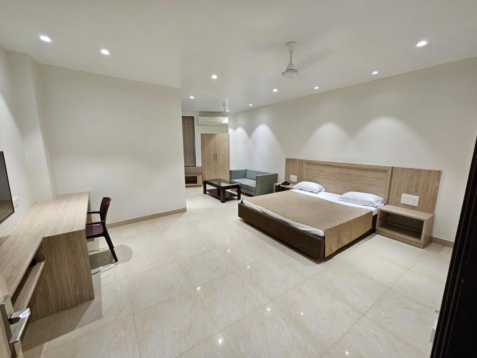 Hotel Bagla Atithi Banaras バラナシ エクステリア 写真